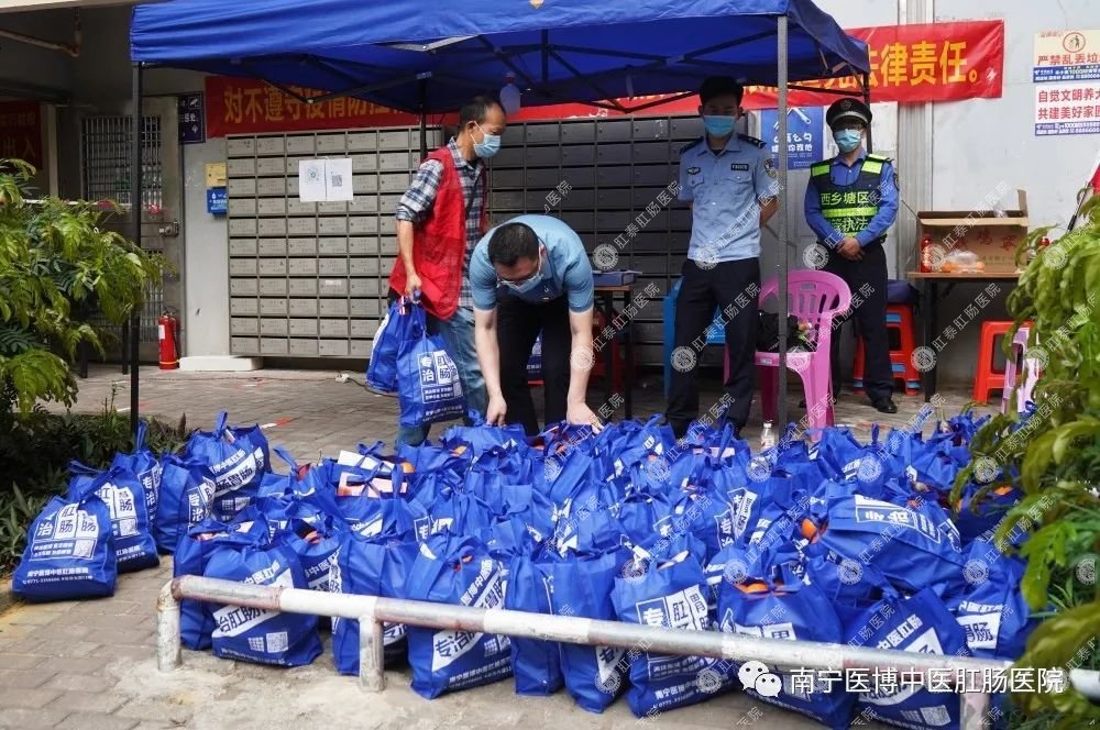 獻(xiàn)愛心&middot;戰(zhàn)疫情｜我院支部走進(jìn)安吉華都小區(qū)開展捐物活動(dòng)